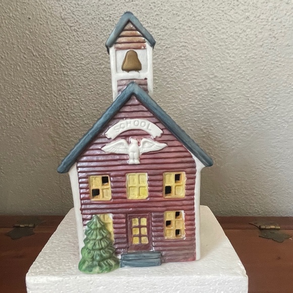 Vintage Americana Porcelain Collectable Village Lighted Schoolhouse - Picture 8 of 13